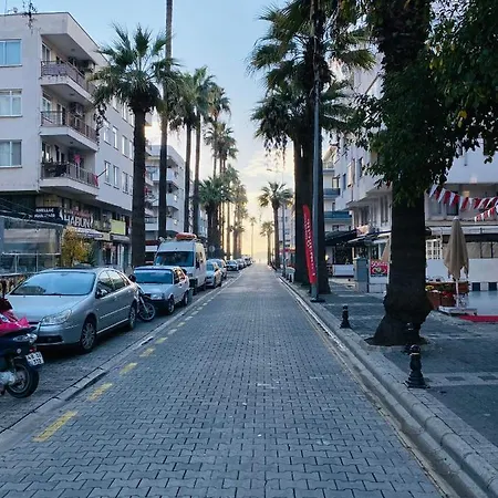 Ezgi's With Private Garden In Apartament