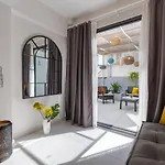 Ezgi's With Private Garden In Appartement