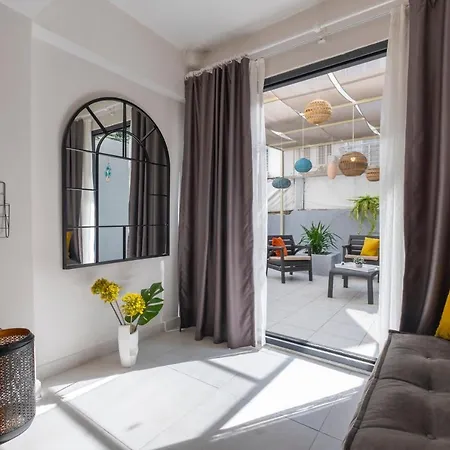 Ezgi's With Private Garden In Appartement