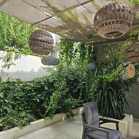 아파트 Ezgi's With Private Garden In *